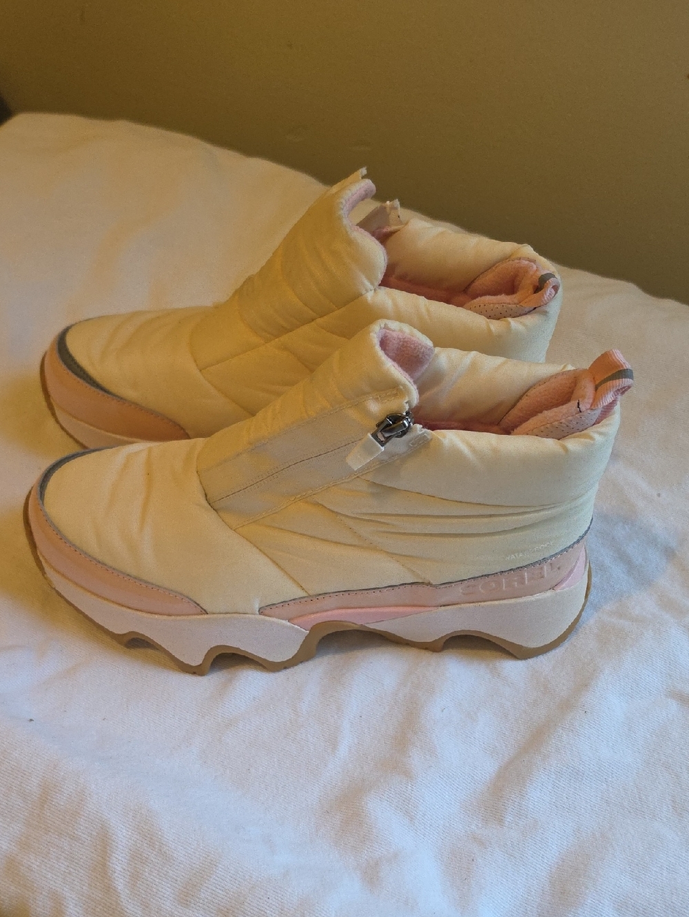 Sorel Kinetic Impact Puffy Zip Waterproof Boots in a chalk and vintage pink